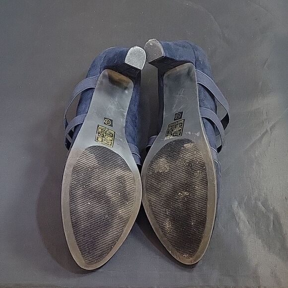 JOURNEE COLLECTIO FAUX SUEDE COMFORT SOLE ALMOND TOE TRIPLE ELASTIC STRAP SHOE - Picture 12 of 16